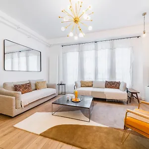 https://charmant-appartement-quip-proche-sacre-cur-4p.fr-paris.fr